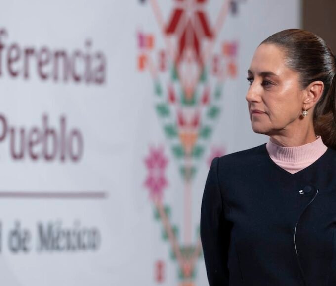 Sheinabum rechaza decisión de EU de revocar rutas del AIFA y del AICM