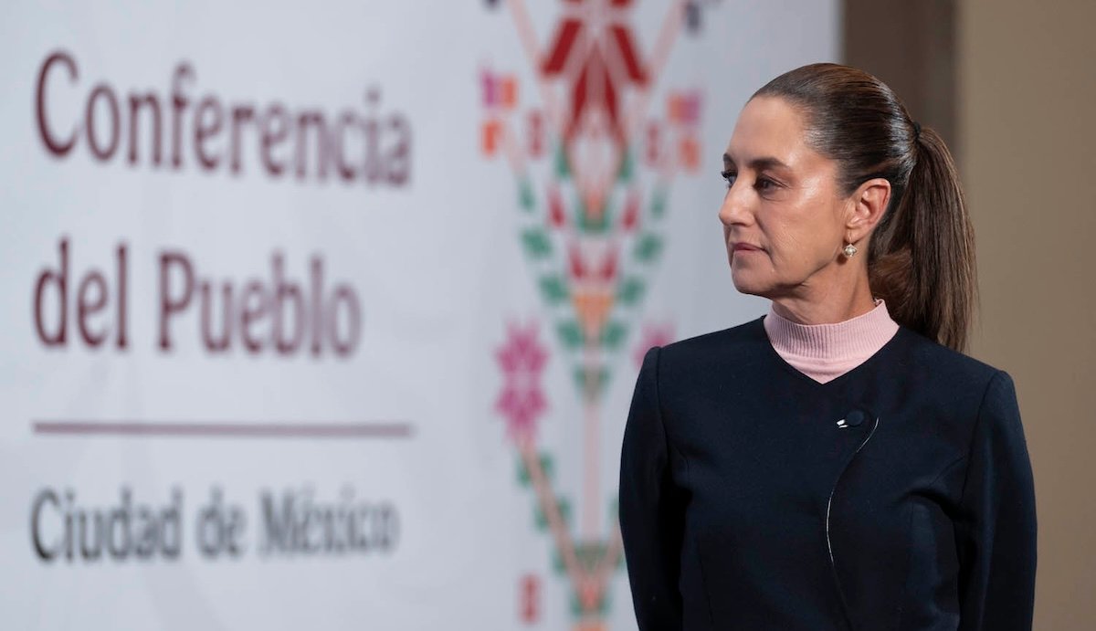 Sheinabum rechaza decisión de EU de revocar rutas del AIFA y del AICM