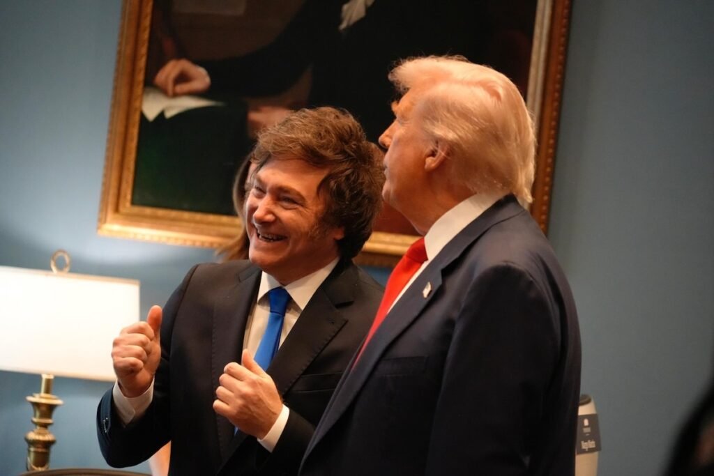 foto de milei y trump