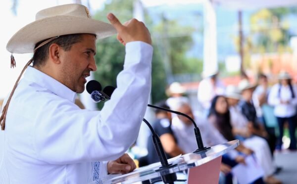 foto de carlos manzo