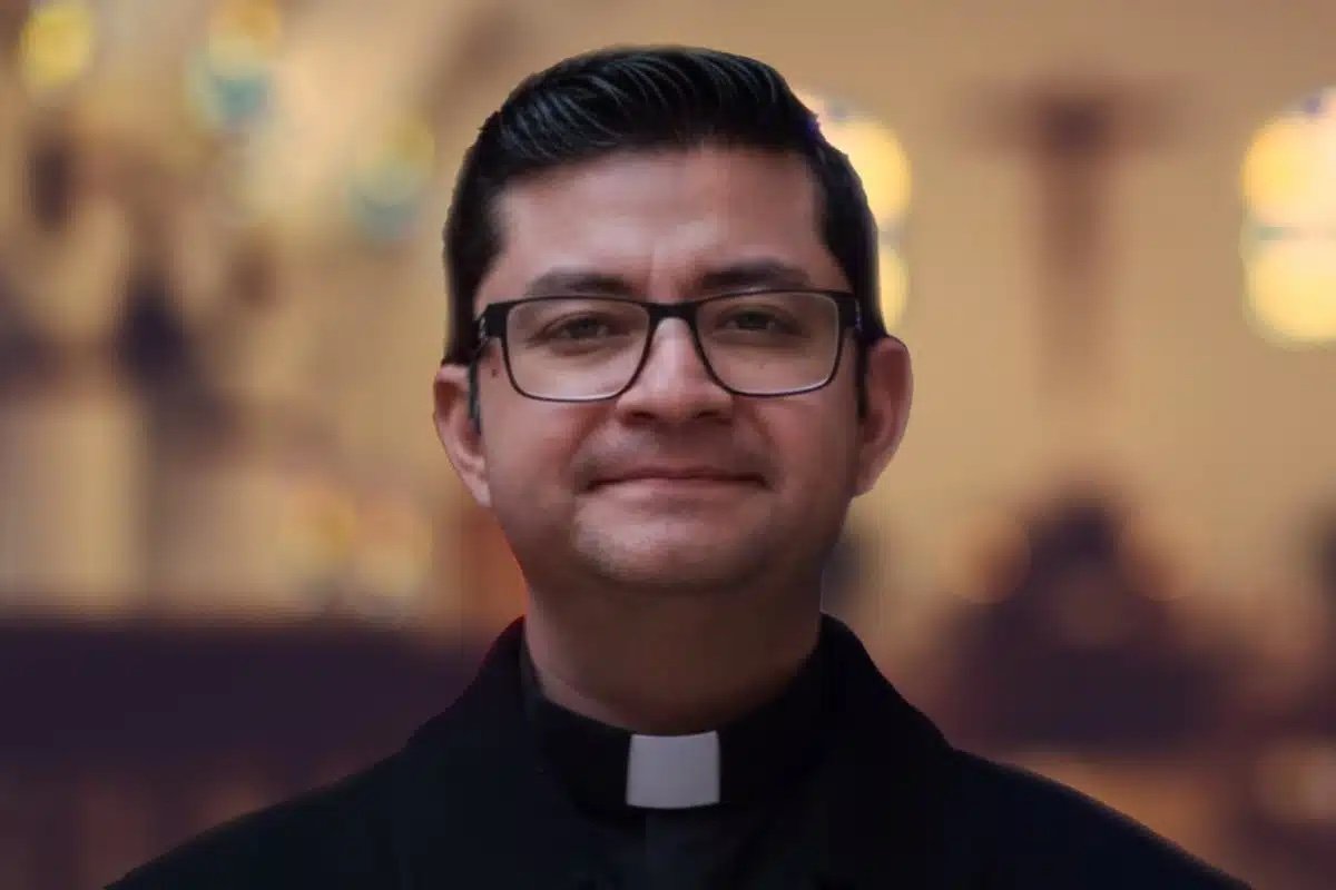 foto del sacerdote ernesto baltazar