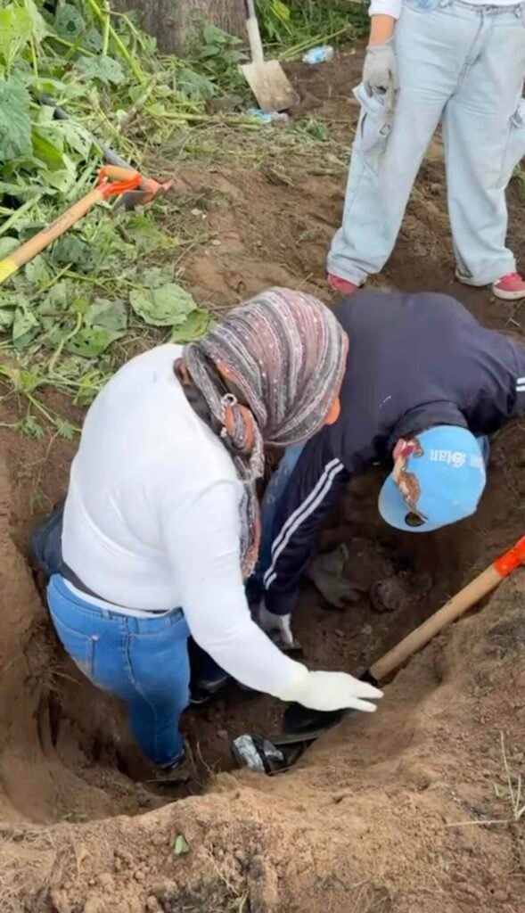 foto para de trabajos del colectivo Manos Buscadoras nota de las fosas cerca del estadio akron
