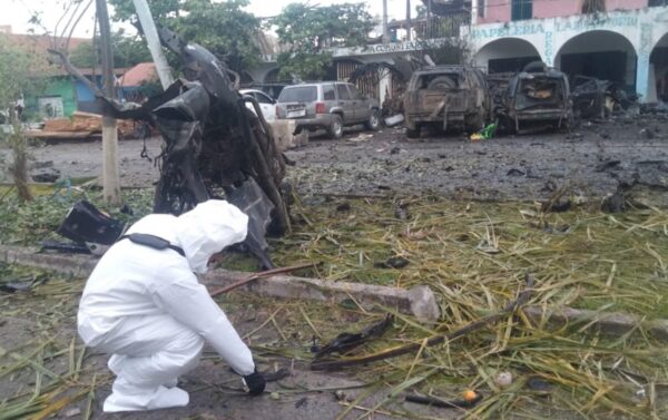 foto de la zona de la explosión del coche bomba en michoacán