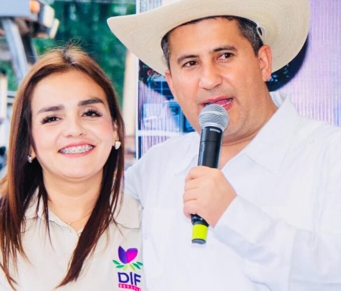 foto de Grecia Quiroz y carlos manzo