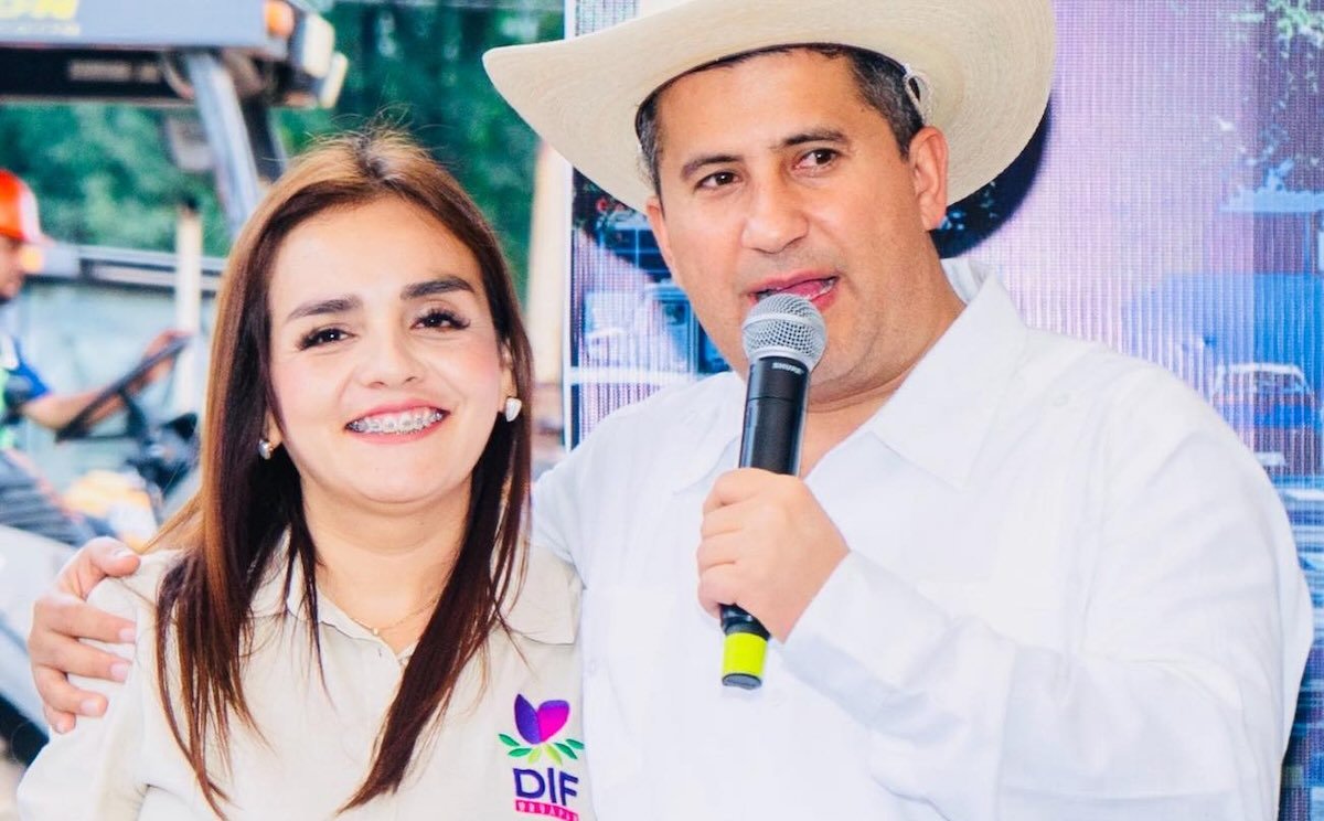 foto de Grecia Quiroz y carlos manzo