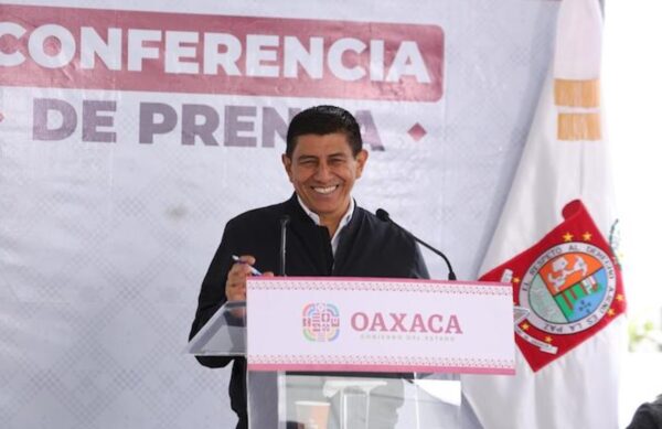 foto de salomón jara para nota de la consulta de revocación de mandato en oaxaca