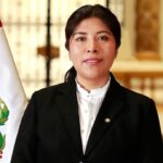 Perú aumenta vigilancia en Embajada mexicana por temor de fuga de exministra Betssy Chávez