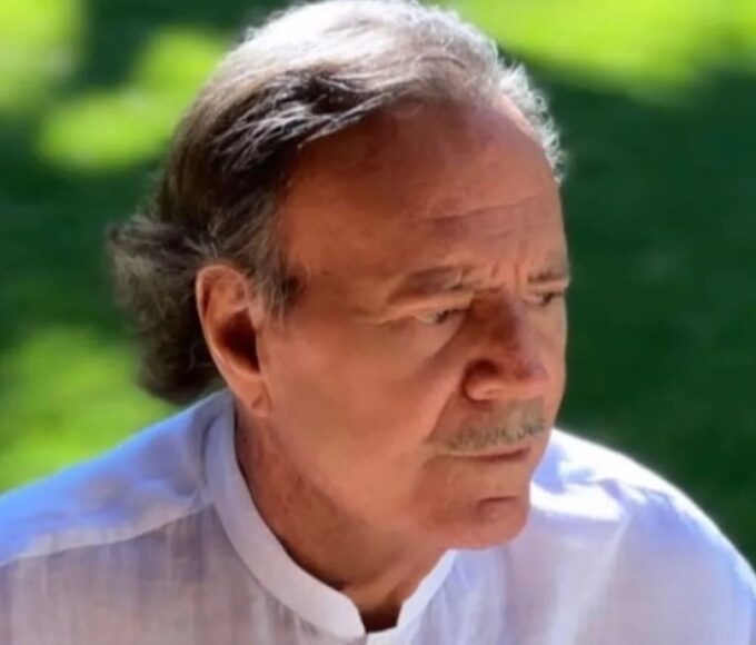 Julio Iglesias abuso