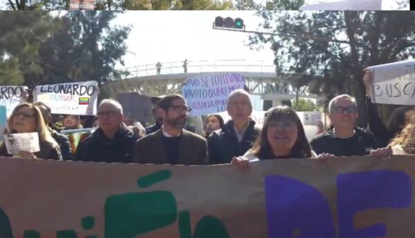 Exige Ibero Puebla aparición con vida de Leonardo Escobar