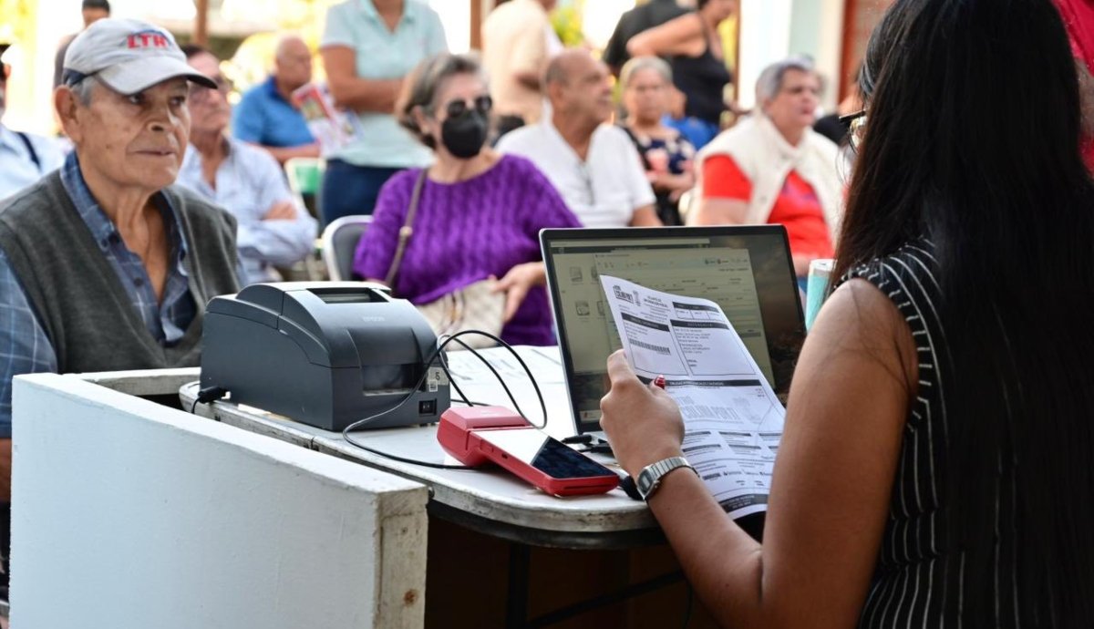 Personas aprovecha los descuentos de inicio de año en el impuesto predial 2026. Foto: Ayuntamiento de Colima.