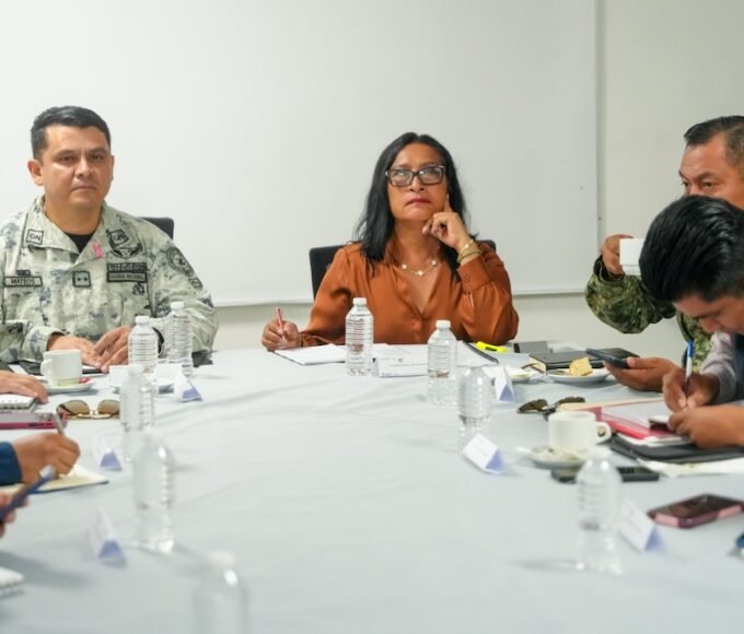 Abelina López collar