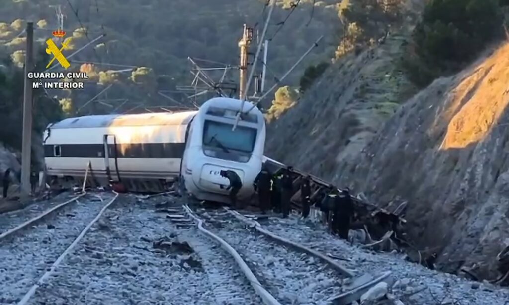 foto del accidente de trenes en adamuz, españa