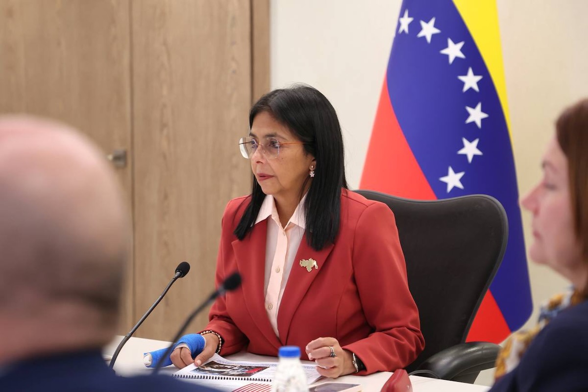 foto de delcy rodríguez, presidenta interina de venezuela
