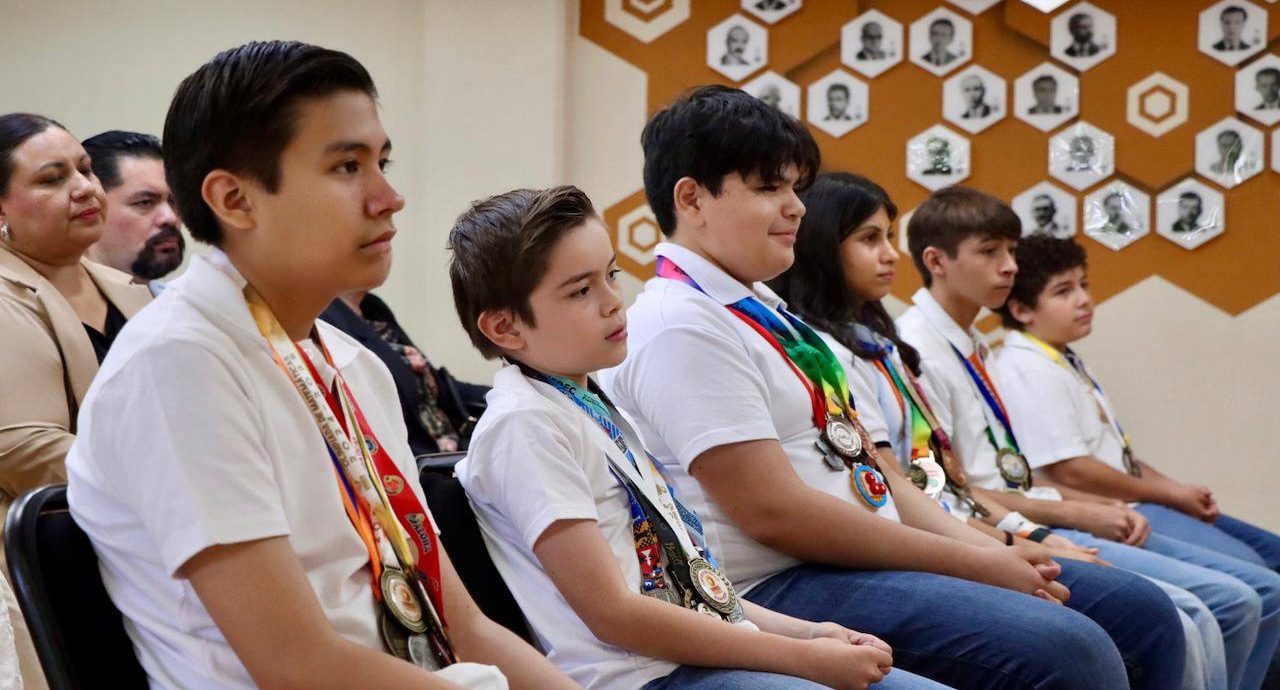 mañana viernes 23 de enero 2026 hay clases