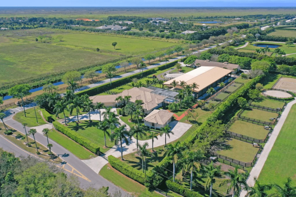  Mexicanos Contra la Corrupción y la Impunidad (MCCI), Álvarez Puga cedió los derechos del rancho ubicado en el número 4985 de la calle Stables Way, en la villa de Wellington, Estados Unidos