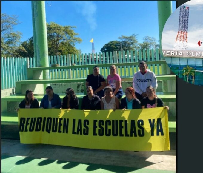 Niños enfrentan riesgo ambiental por cercanía de sus escuelas con la refinería de Dos Bocas. Padres de familia denuncian el peligro latente en el que viven los menores, quienes ya han experimentado problemas de salud a causa de los gases que emite la instalación.