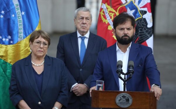 Foto de Bachelet y Boric