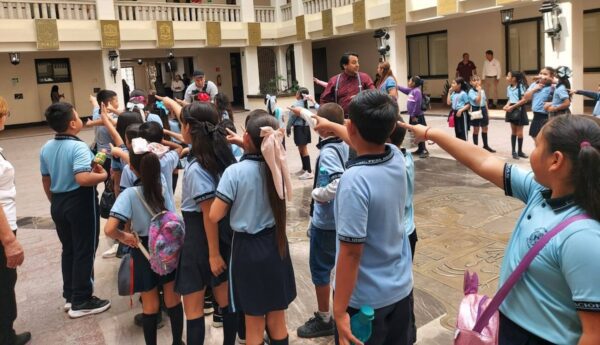 hay clases lunes 23 de febrero 2026