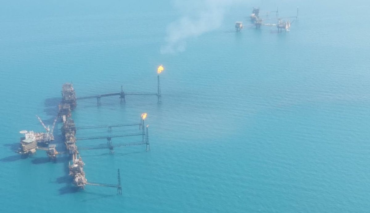 Marina hace recorrido por el Golfo de México tras derrame de hidrocarburo