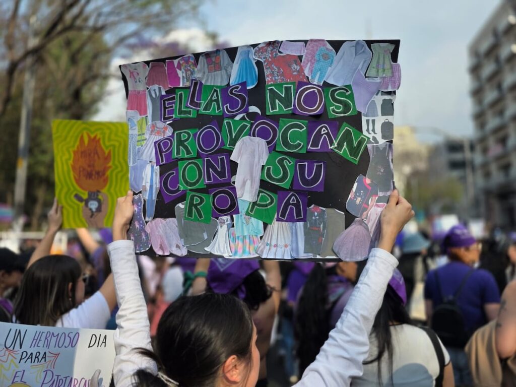 pancarta cdmx marcha 8m