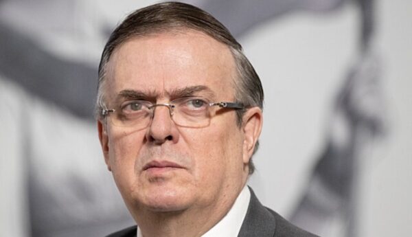 hijo de Ebrard embajada Londres
