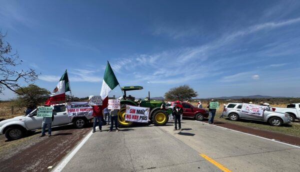 bloqueo carreteras transportistas y agricultores hoy