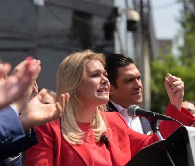 Maru Campos comparece ante la FGR y denuncia “totalitarismo” de Morena