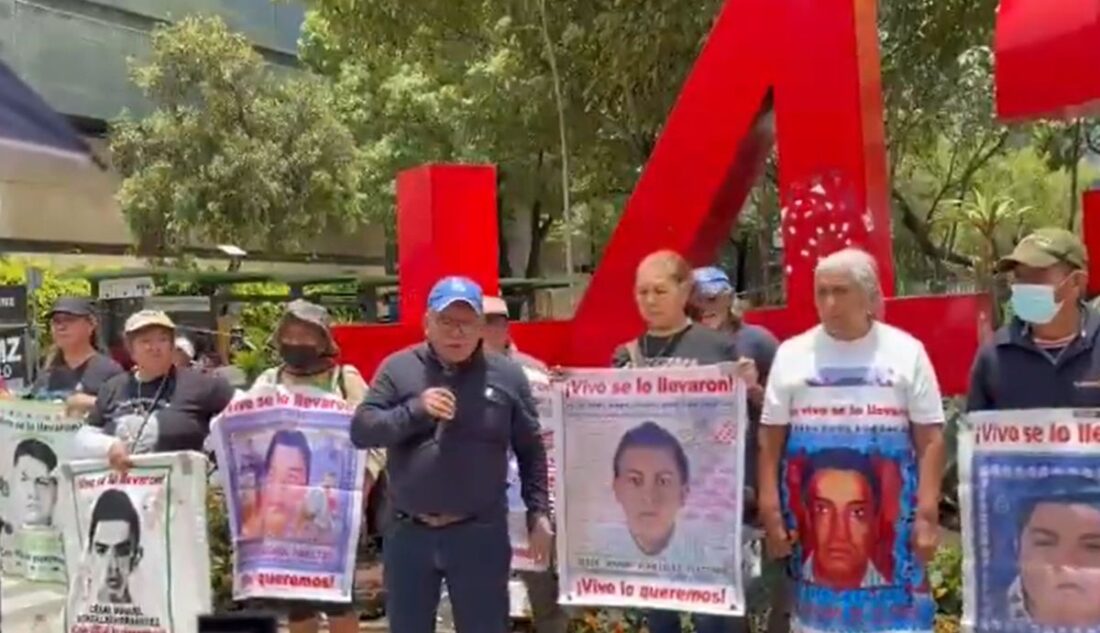 Padres de Ayotzinapa denuncian criminalización de protestas y exigen reactivar líneas de investigación