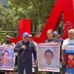 Padres de Ayotzinapa denuncian criminalización de protestas y exigen reactivar líneas de investigación