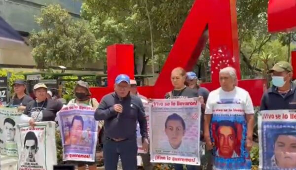 Padres de Ayotzinapa denuncian criminalización de protestas y exigen reactivar líneas de investigación