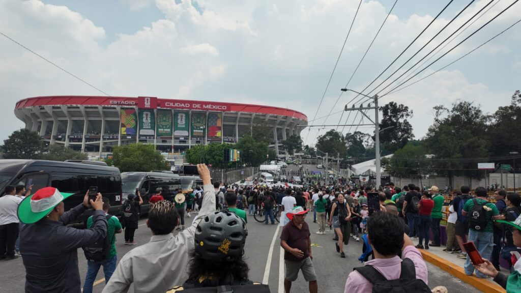 disturbios estadio azteca