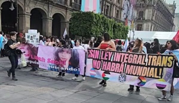 Colectivos trans mantienen plantón en Segob