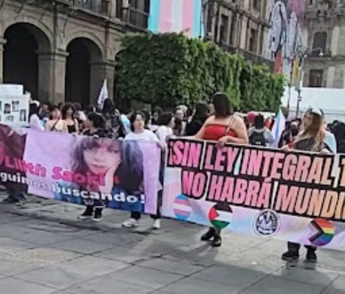 Colectivos trans mantienen plantón en Segob