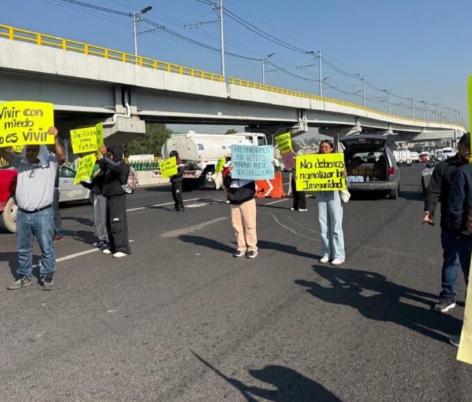 bloqueo autopista México-Puebla