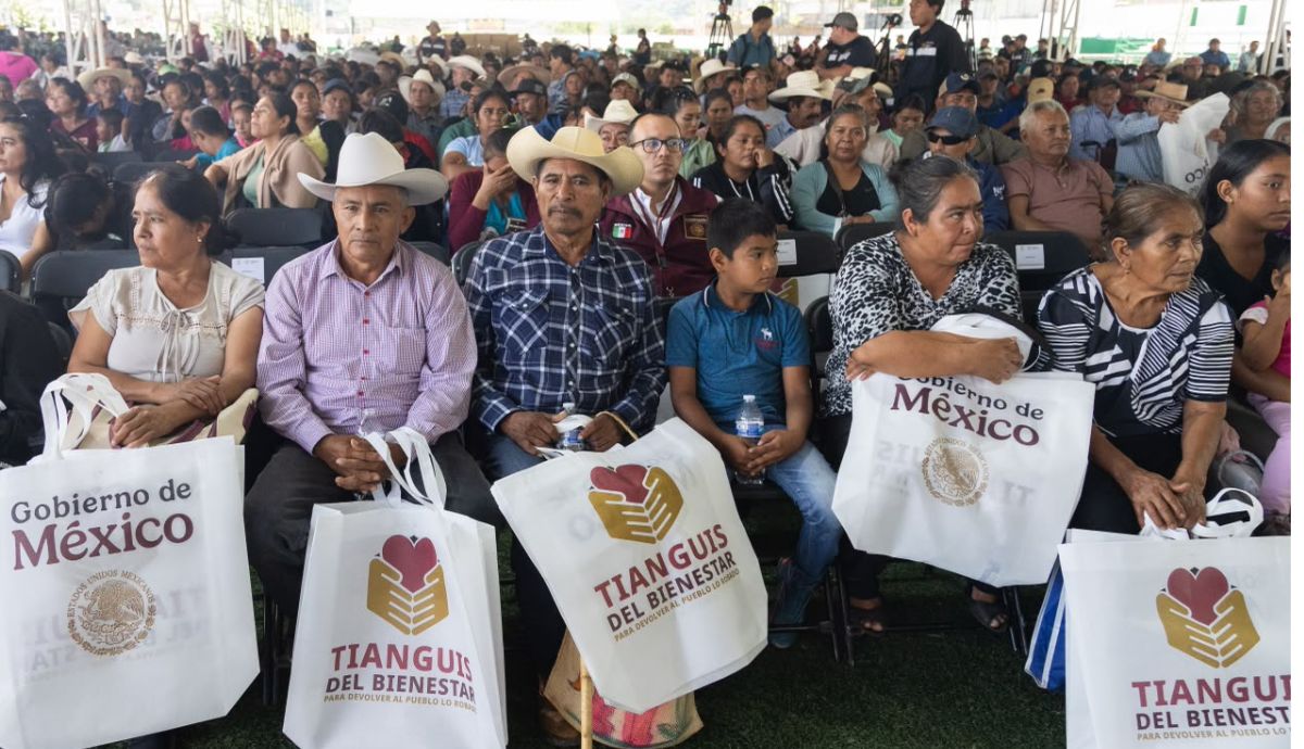 Tianguis del Bienestar llega a Olinalá con apoyos gratuitos y jornada de desarme