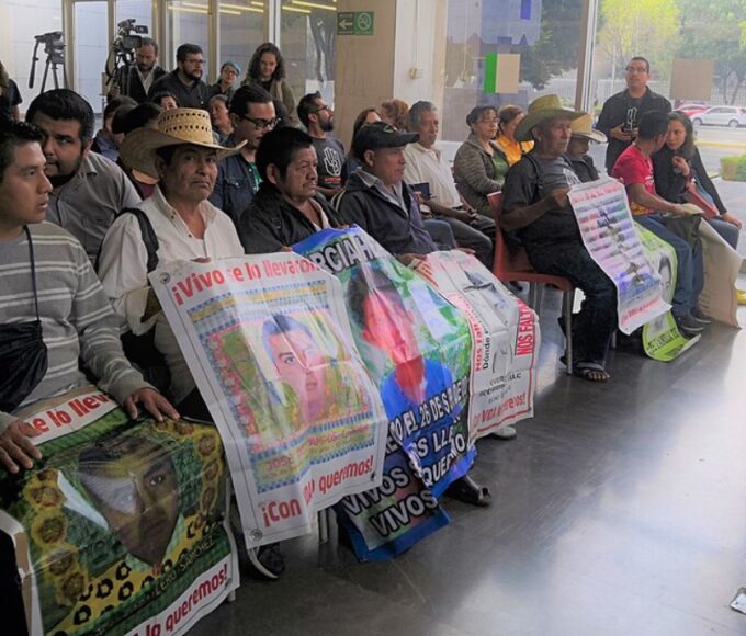 Madres y padres de Ayotzinapa SCJN Comisión de la Verdad