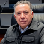 Enrique Inzunza deja Morena y seguirá como senador independiente