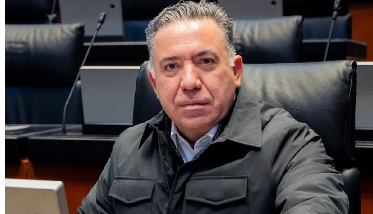 Enrique Inzunza deja Morena y seguirá como senador independiente