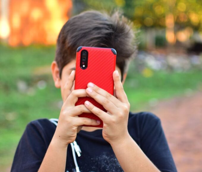 Meta deberá pagar nueva multa de 567 mdd por daños a menores