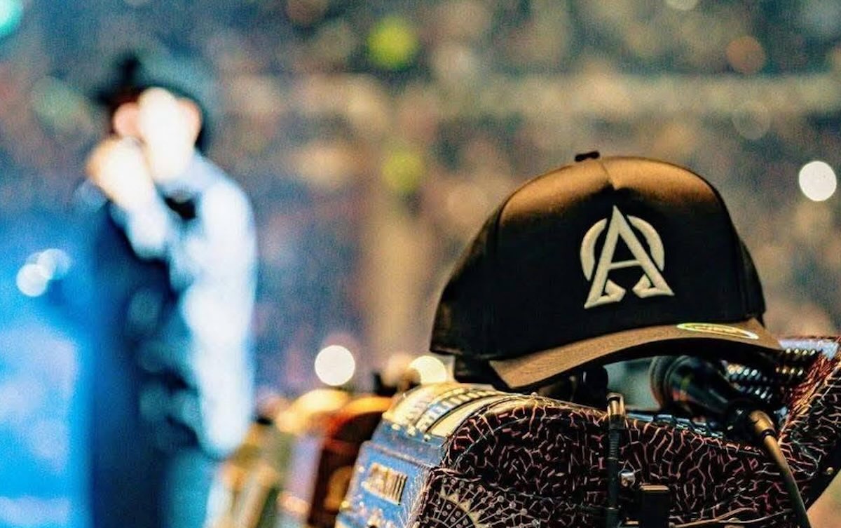foto de alfredo olivas en concierto