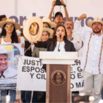Fiscalía de Michoacán vuelve a pedir a Grecia Quiroz los celulares de Carlos Manzo