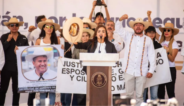 Fiscalía de Michoacán vuelve a pedir a Grecia Quiroz los celulares de Carlos Manzo