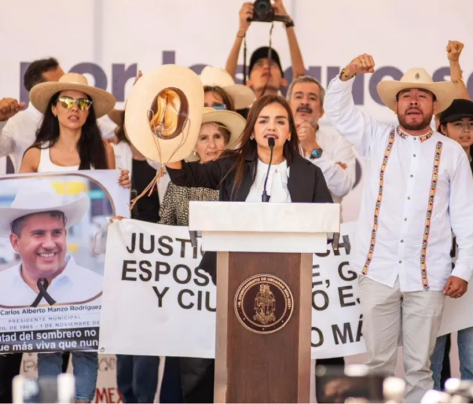 Fiscalía de Michoacán vuelve a pedir a Grecia Quiroz los celulares de Carlos Manzo