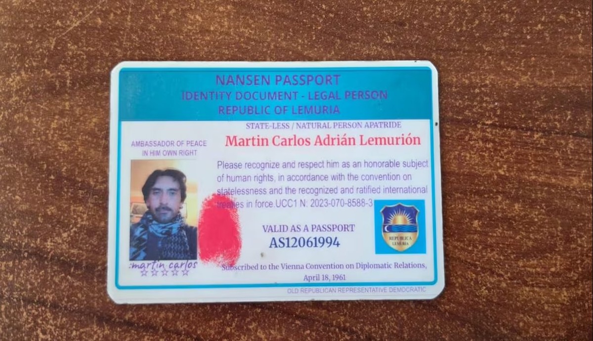 hombre detenido de la República de Lemuria