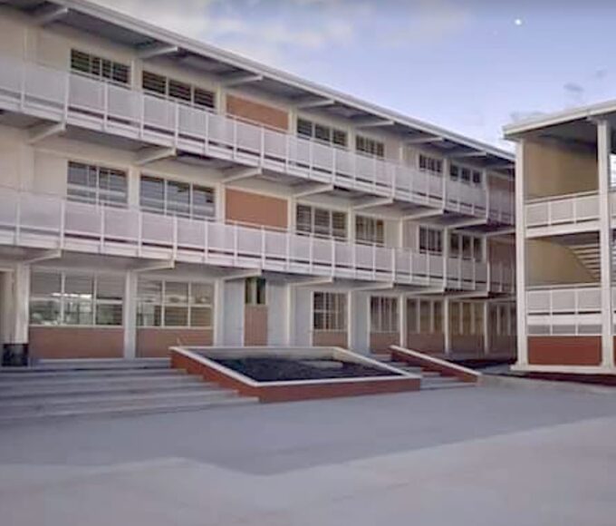 Estudiante ataca con cuchillos en escuela secundaria de Querétaro