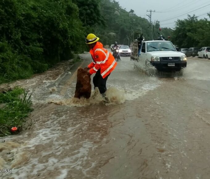 trayectoria tormenta tropical huracán Simón